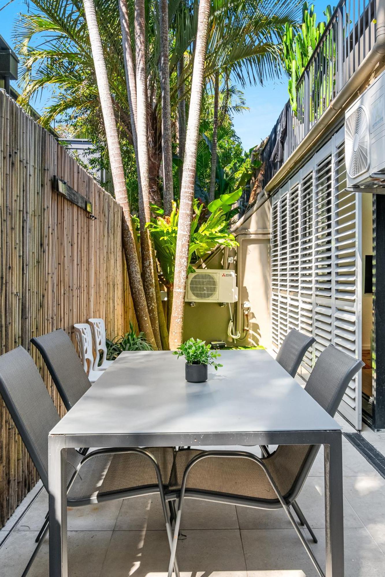 Julians Apartments Byron Bay Esterno foto
